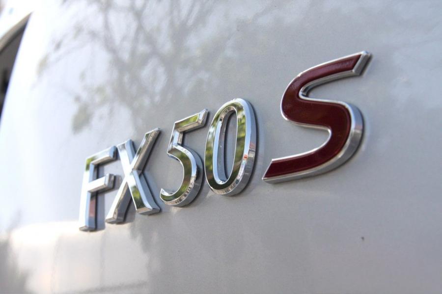  Infiniti FX50 S 2008 года  (фото 12 из 52)